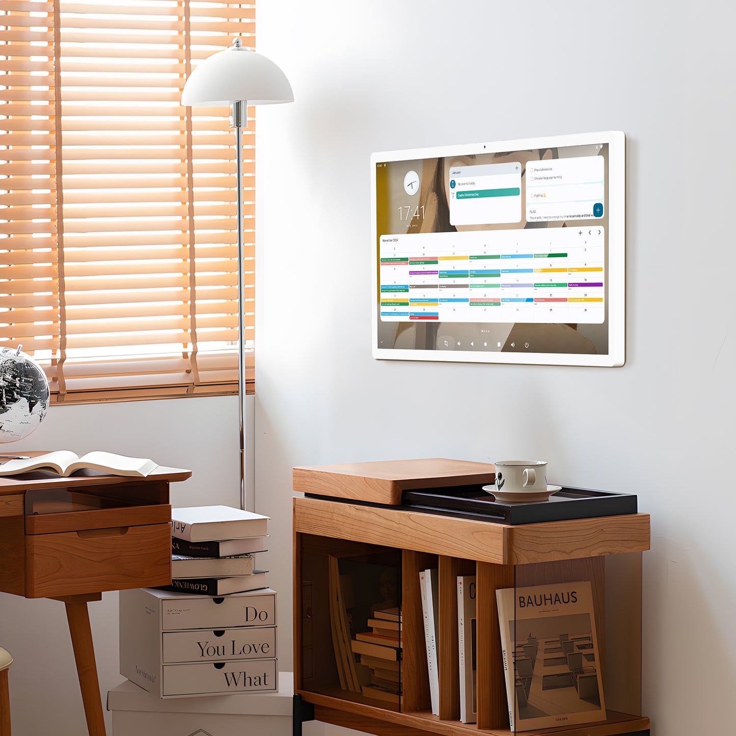 21.5'' Digital Calendar with Touchscreen